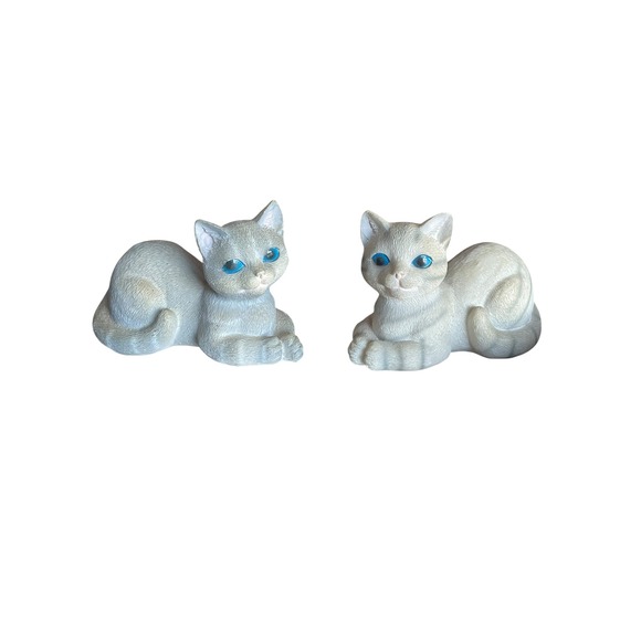 Vintage Resin Cat Figurines Pair Blue Eyes Gray Kittens 5" Home Decor - Picture 1 of 7